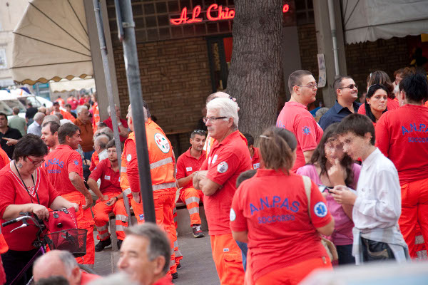 L'affollamento vicino alla piazza